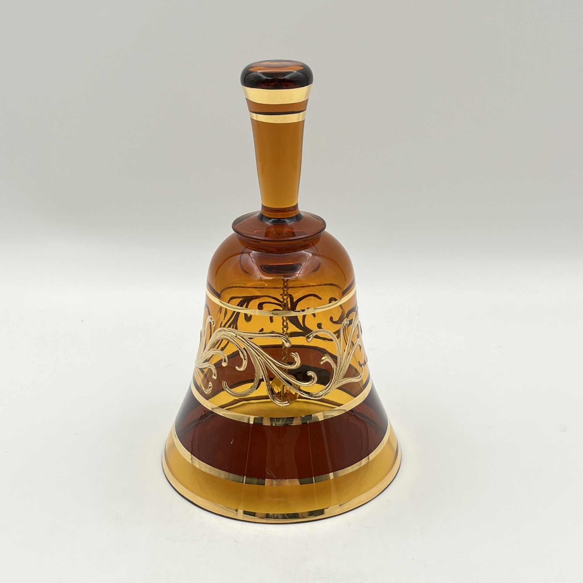 Колокольчик янтарного цвета, украшенный растительным декором, Egermann