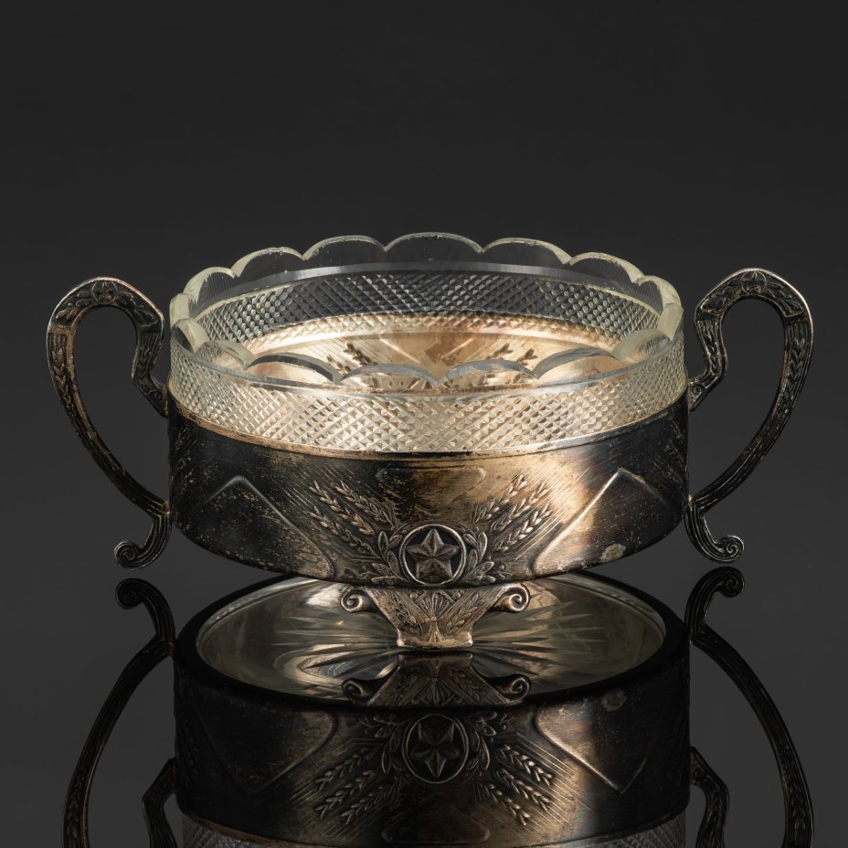 Конфетница (сахарница) агитационная, украшенная изображением звезды и колосьев (Советский Ампир), латунь, стекло, стекло, Московский платиновый завод «Платиноприбор» (МПЗ), СССР, 1930-1940 гг.