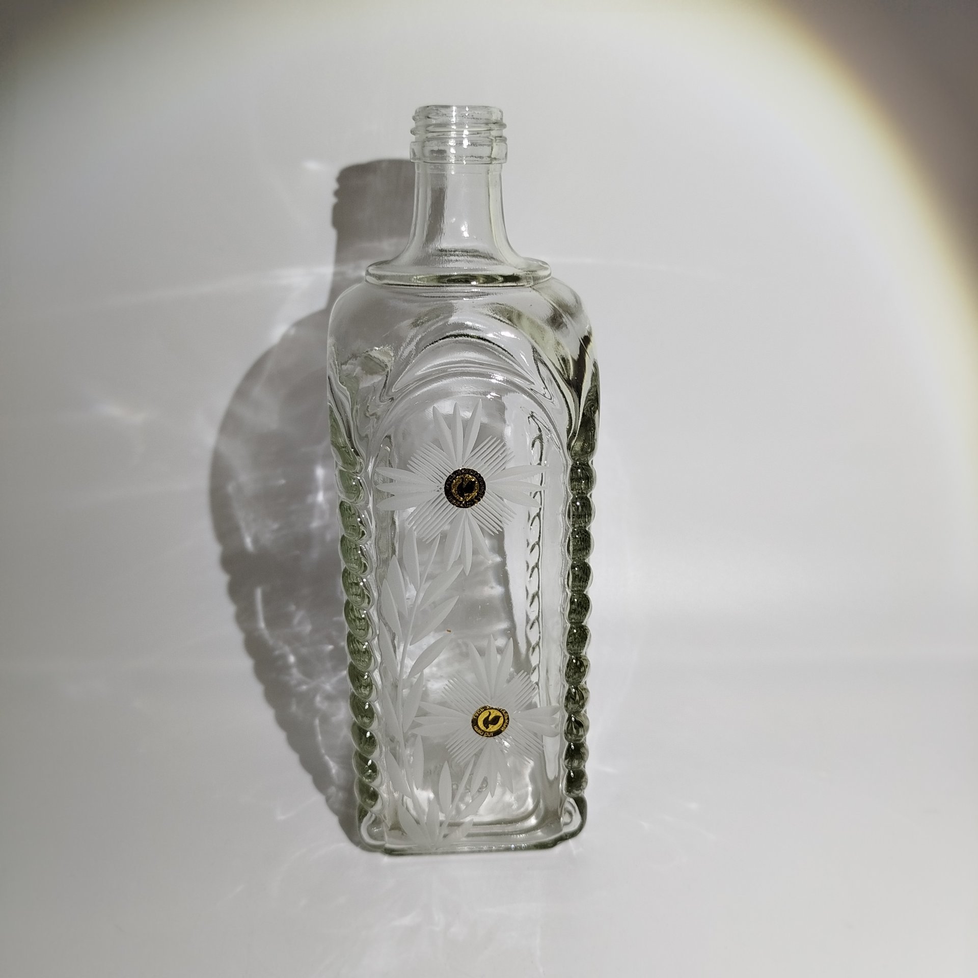 Штоф (бутылка) "Башня" с цветочным декором, стекло, гравировка, Гусевской хрустальный завод (Гусь-Хрустальный), СССР, 1990-2000 гг.