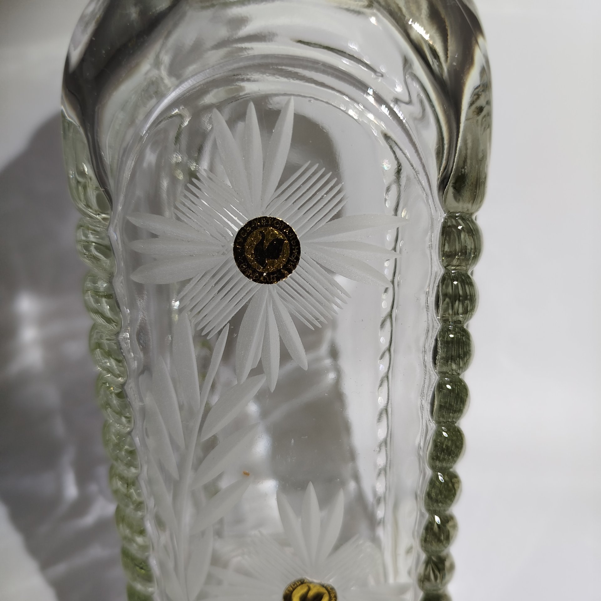 Штоф (бутылка) "Башня" с цветочным декором, стекло, гравировка, Гусевской хрустальный завод (Гусь-Хрустальный), СССР, 1990-2000 гг.