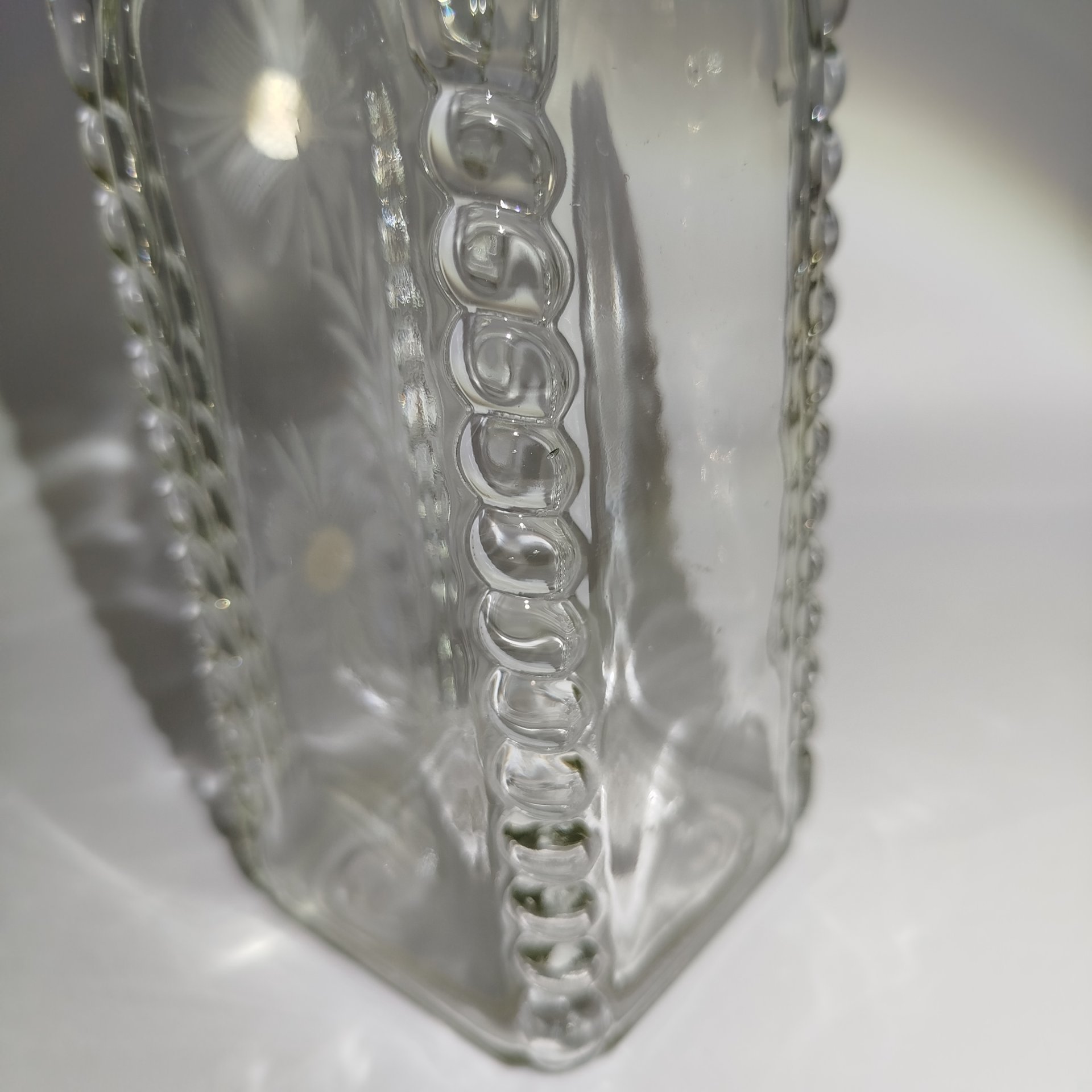 Штоф (бутылка) "Башня" с цветочным декором, стекло, гравировка, Гусевской хрустальный завод (Гусь-Хрустальный), СССР, 1990-2000 гг.