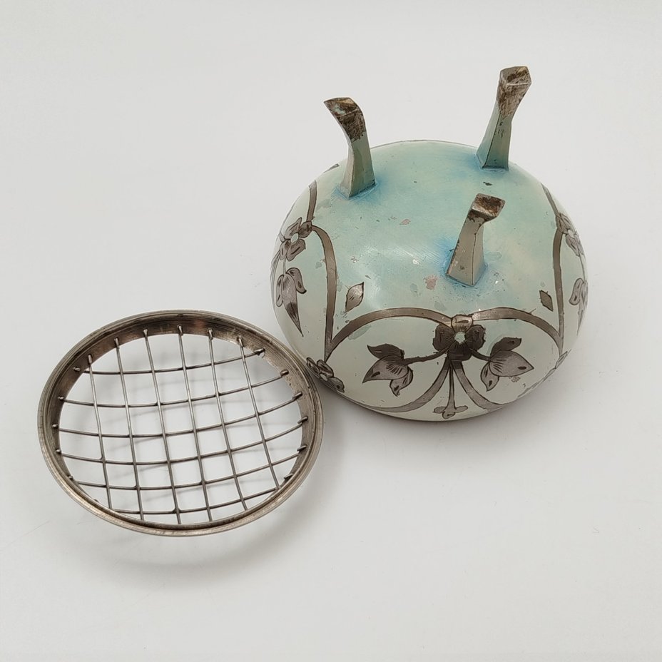 Ваза-ароматница для благовоний с растительным декором