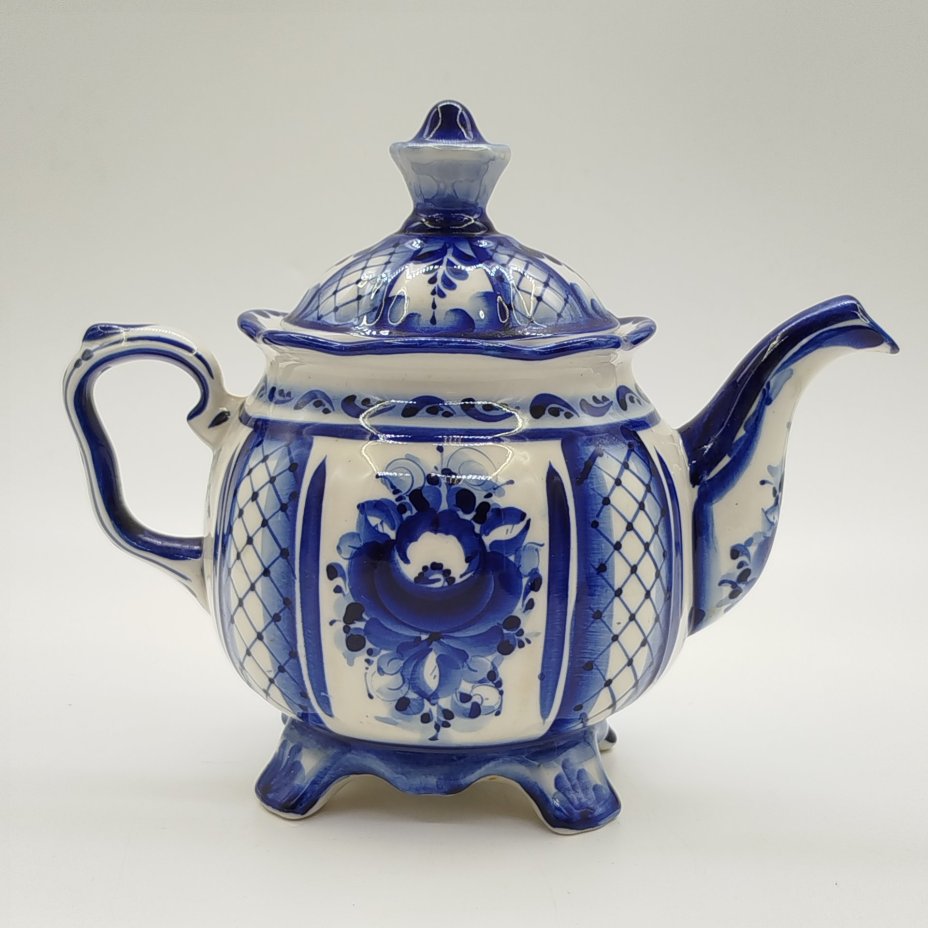 Чайник заварочный "Пион" с цветочным декором, р. Гребнева, Гжель, фарфор, роспись, Российская Федерация, 1990-2015 гг.