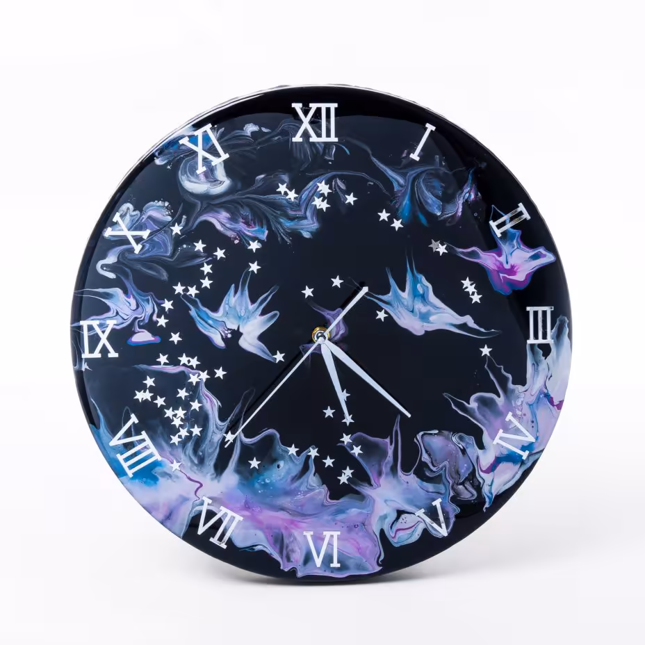 Часы настенные "Летняя ночь", авторская ручная работа в технике Resin Art, Глянцевое 3D покрытие, натуральный камень, металл, Россия, 2021 г.