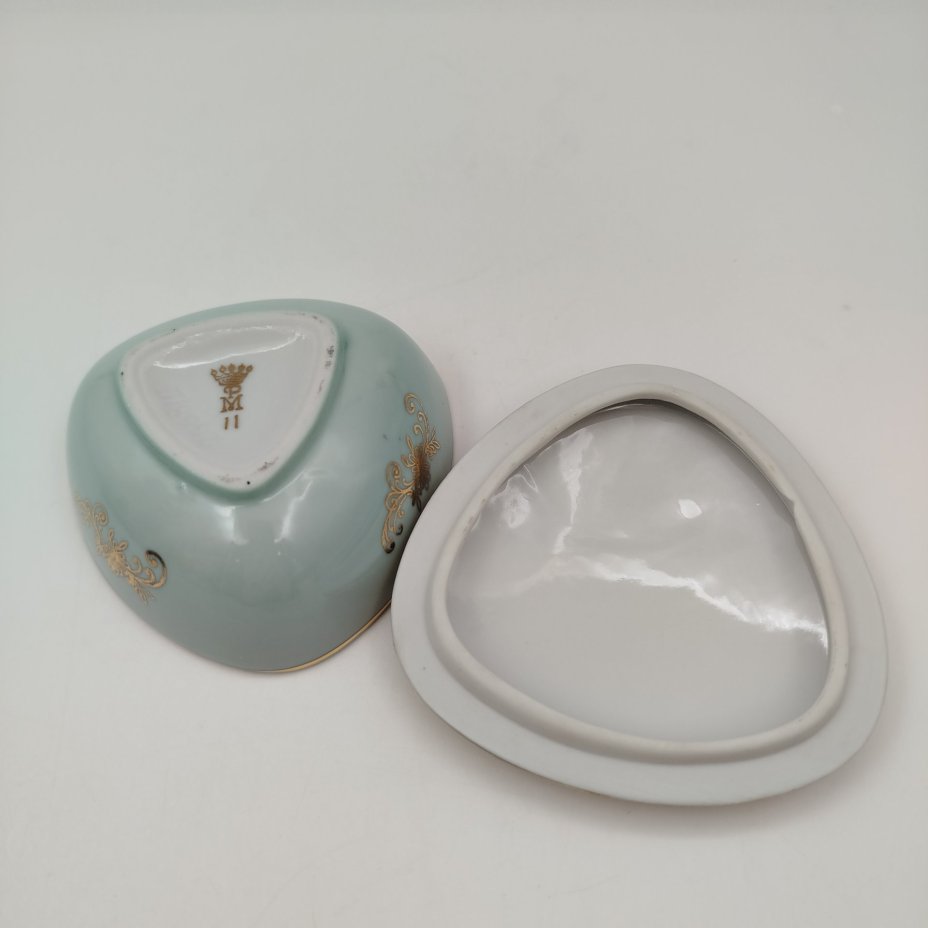 Шкатулка, украшенная цветочным декором ("Мейсенский букет"), фарфор, деколь, крытье, золочение, Martinroda Friedrich Eger & Co. (PM), ГДР, 1960-1980 гг.