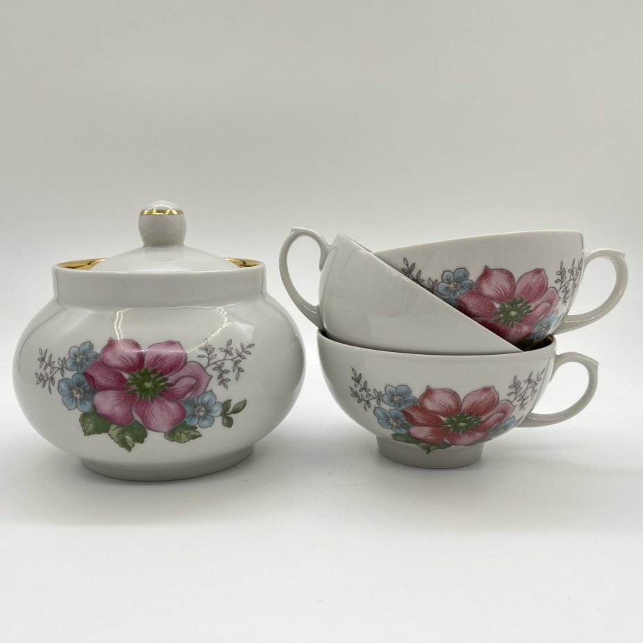 Набор посуды, состоящий из 3-х чайных чашек и сахарницы, фарфор, деколь, золочение, Дулевский фарфоровый завод (Дулёво), СССР, 1980-1991 гг.