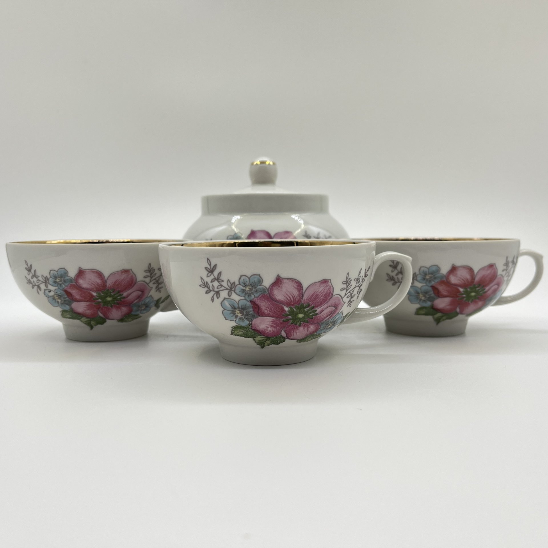 Набор посуды, состоящий из 3-х чайных чашек и сахарницы, фарфор, деколь, золочение, Дулевский фарфоровый завод (Дулёво), СССР, 1980-1991 гг.