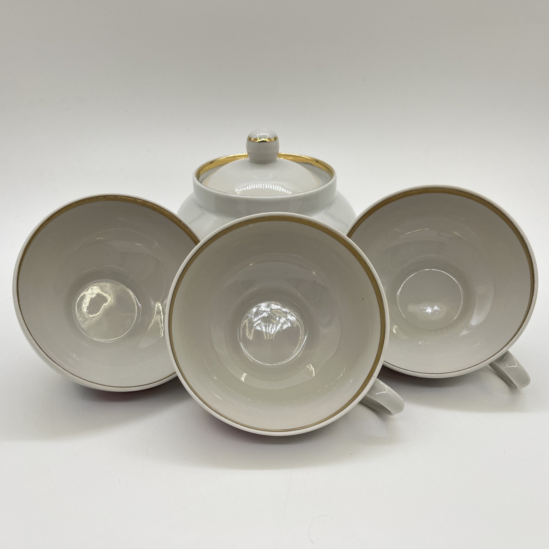 Набор посуды, состоящий из 3-х чайных чашек и сахарницы, фарфор, деколь, золочение, Дулевский фарфоровый завод (Дулёво), СССР, 1980-1991 гг.