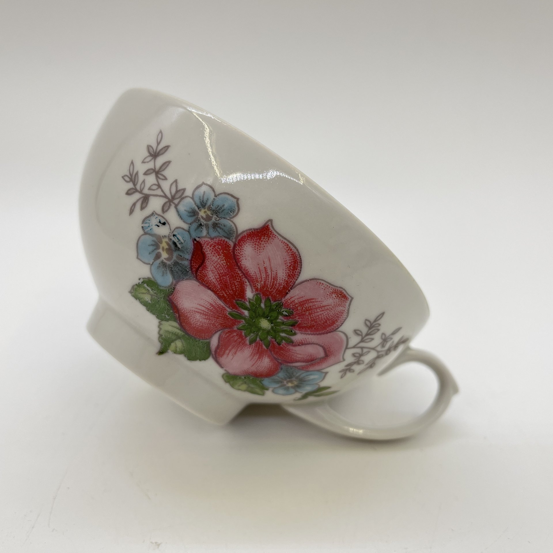 Набор посуды, состоящий из 3-х чайных чашек и сахарницы, фарфор, деколь, золочение, Дулевский фарфоровый завод (Дулёво), СССР, 1980-1991 гг.