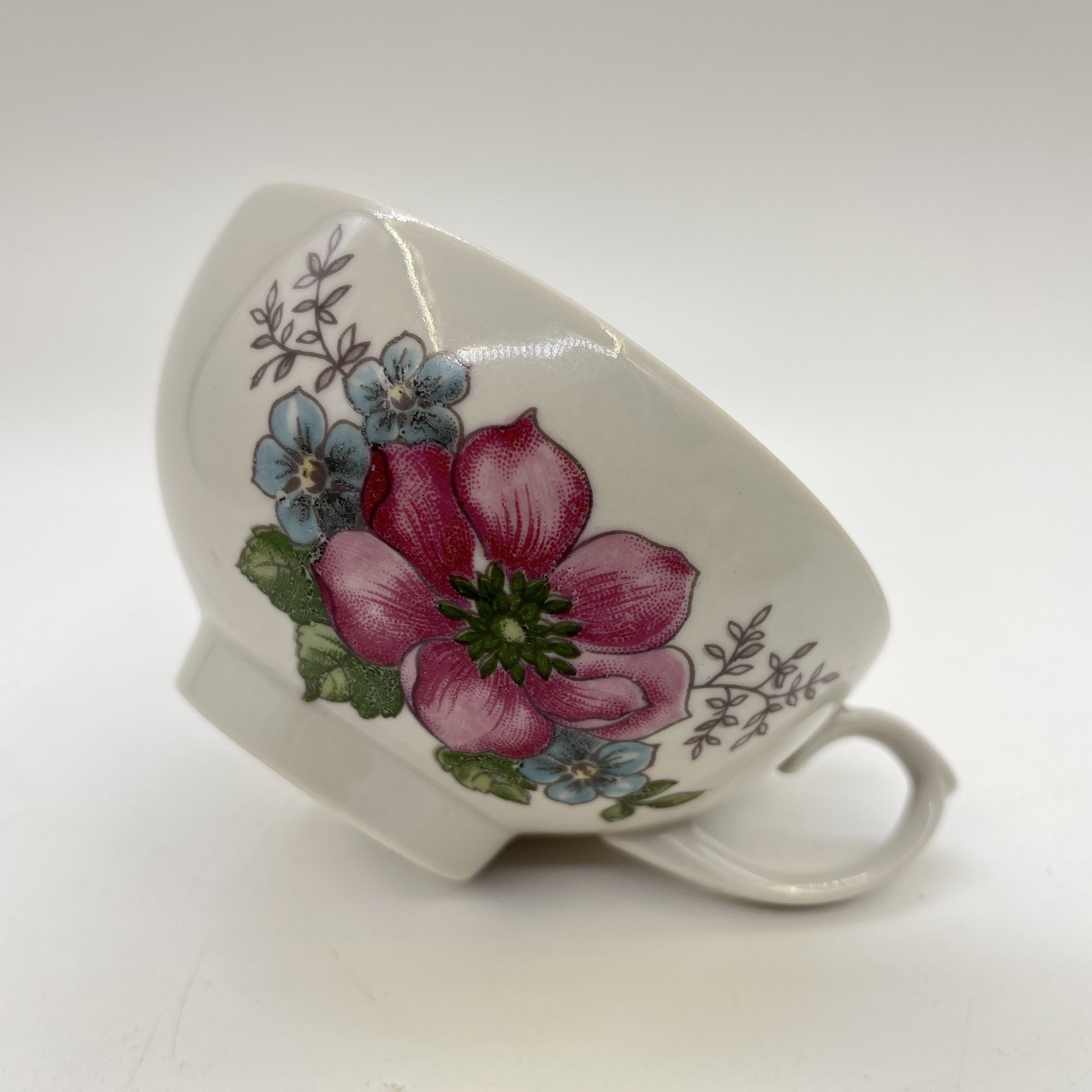 Набор посуды, состоящий из 3-х чайных чашек и сахарницы, фарфор, деколь, золочение, Дулевский фарфоровый завод (Дулёво), СССР, 1980-1991 гг.