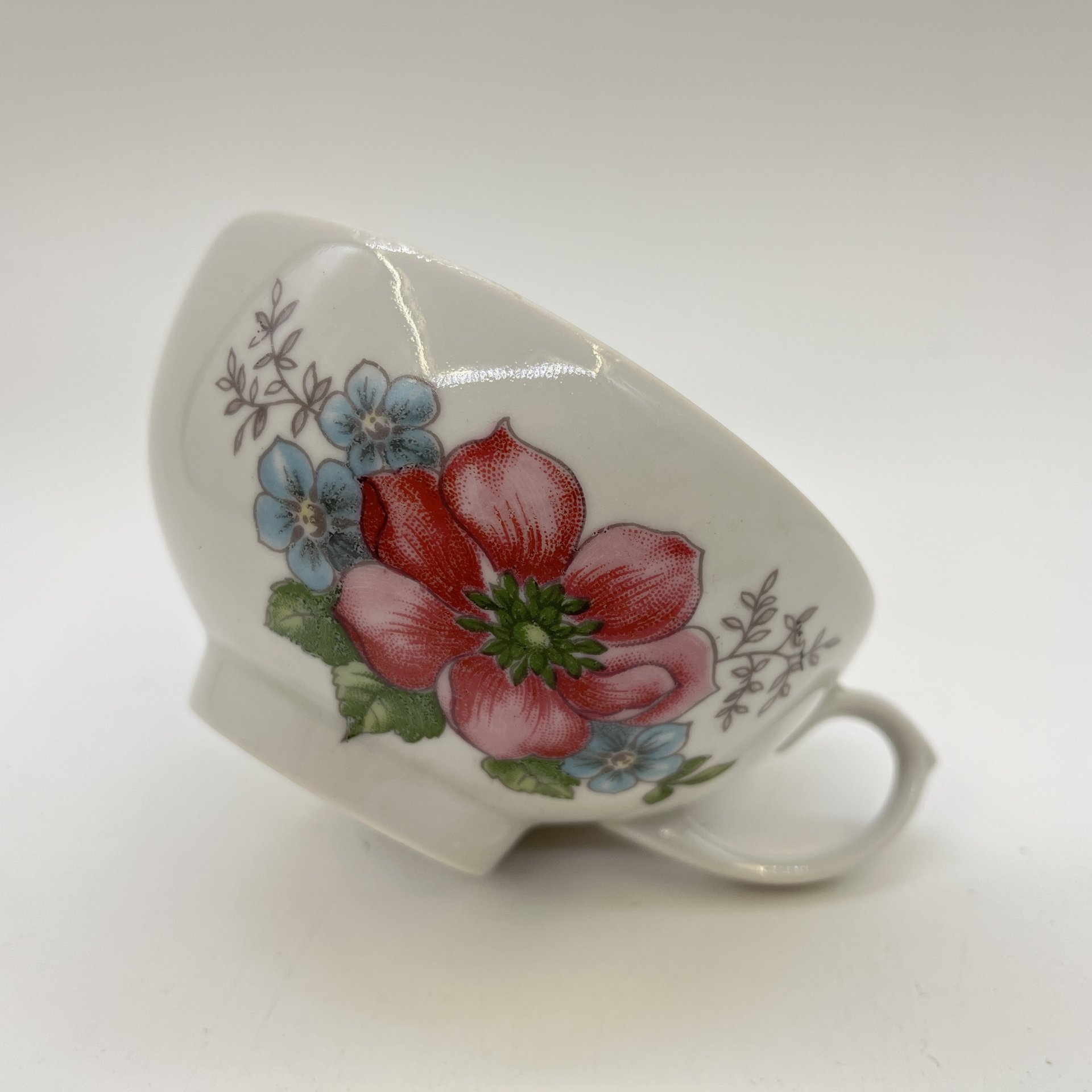 Набор посуды, состоящий из 3-х чайных чашек и сахарницы, фарфор, деколь, золочение, Дулевский фарфоровый завод (Дулёво), СССР, 1980-1991 гг.