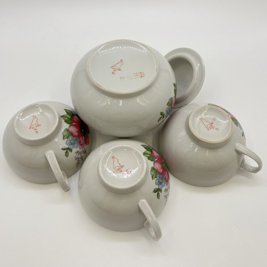 Набор посуды, состоящий из 3-х чайных чашек и сахарницы, фарфор, деколь, золочение, Дулевский фарфоровый завод (Дулёво), СССР, 1980-1991 гг.