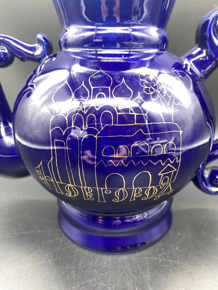 Чайник фигурный из сервиза "Новгородский" ("Декоративный", "Новгород"), автор В. В. Смоляр, Бронницкий завод фарфоровых изделий «Возрождение»