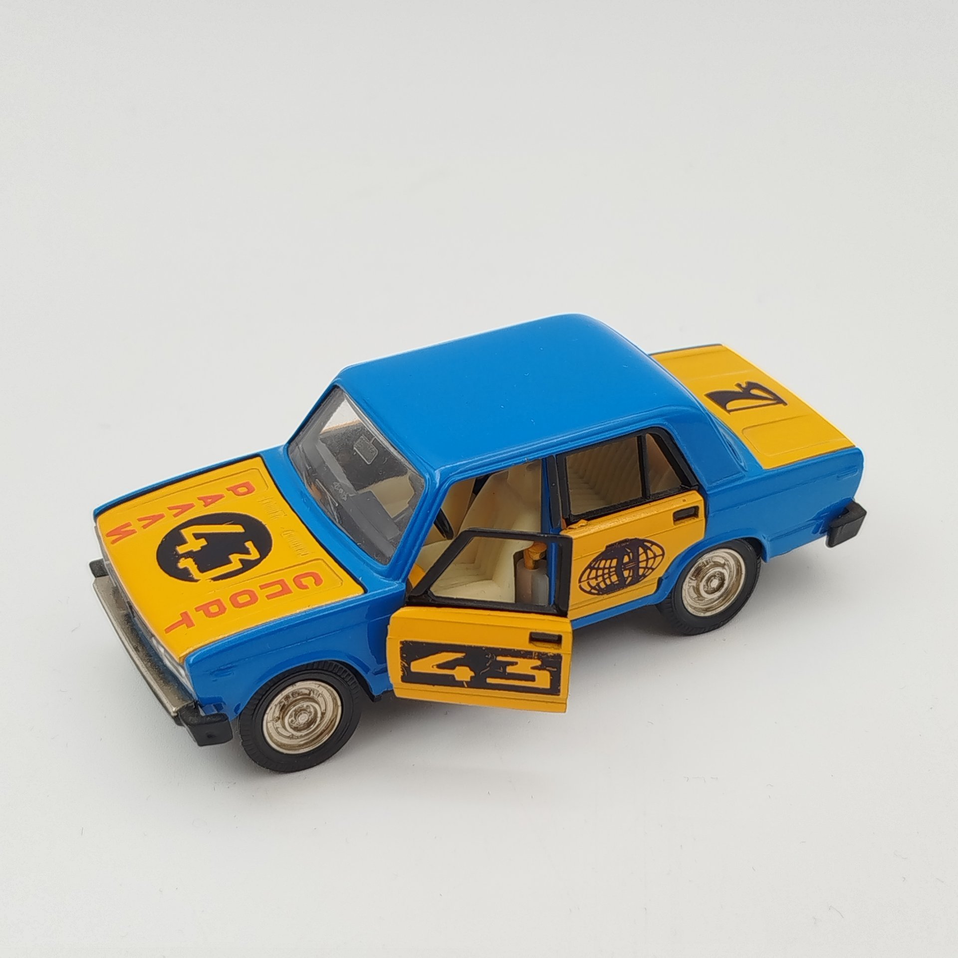 Модель автомобиля "ВАЗ-2105" (Ралли спорт), масштаб 1:43