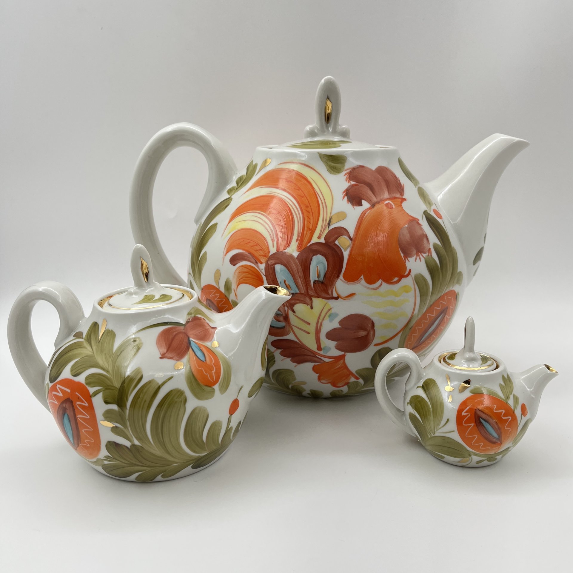 Набор из трёх чайников "Петушок", фарфор, роспись, золочение, Городницкий фарфоровый завод, СССР, 1970-1991 гг.