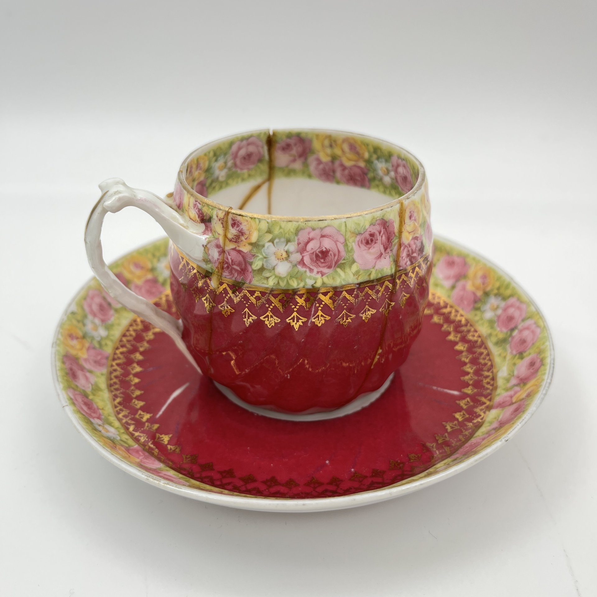 Пара чайная с цветочным декором, фарфор, деколь, крытье, золочение, Фарфоровая фабрика Гарднера, Российская империя, 1892-1917 гг.