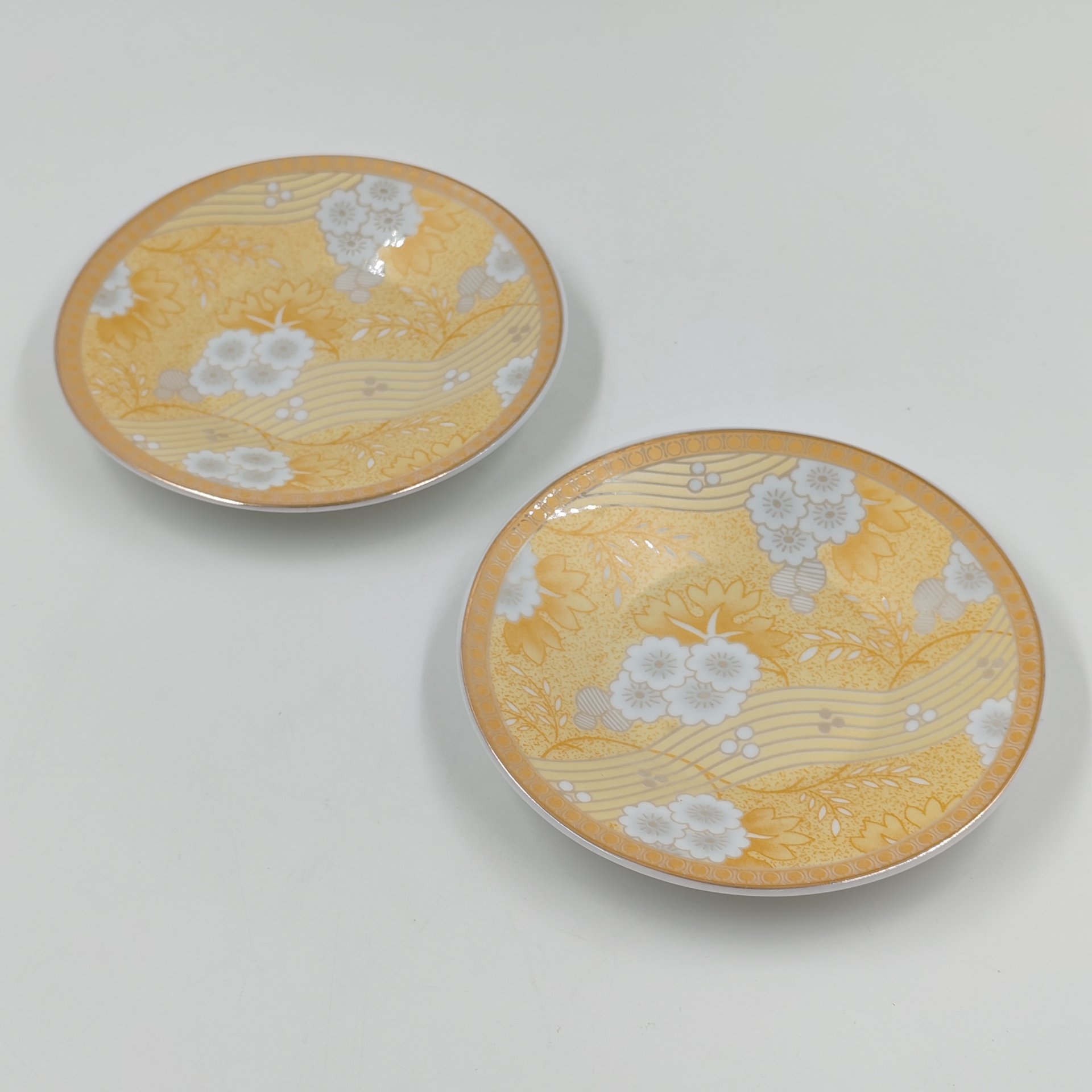 Комплект кофейных пар с цветочным орнаментом на две персоны, Saitoshi Ceramics