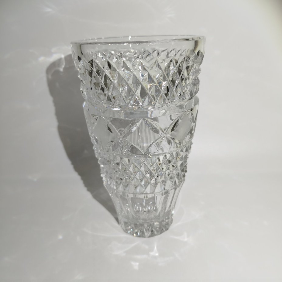 Ваза "Русские былины" с рельефным геометрическим декором, Саратовский завод технической стекла, хрусталь, алмазная грань, матовая насечка, Саратовстройстекло, СССР, 1970-1990 гг.