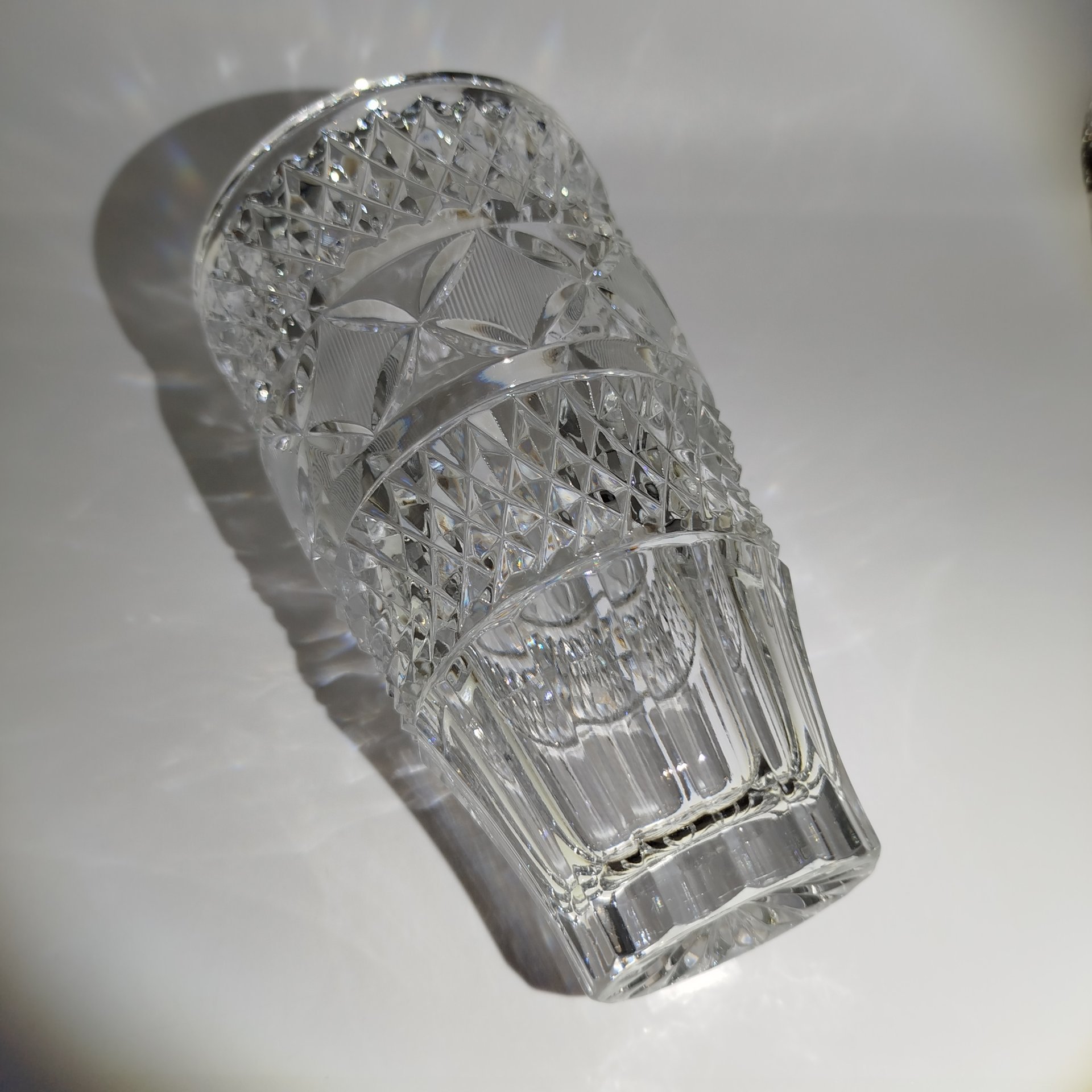 Ваза "Русские былины" с рельефным геометрическим декором, Саратовский завод технической стекла, хрусталь, алмазная грань, матовая насечка, Саратовстройстекло, СССР, 1970-1990 гг.