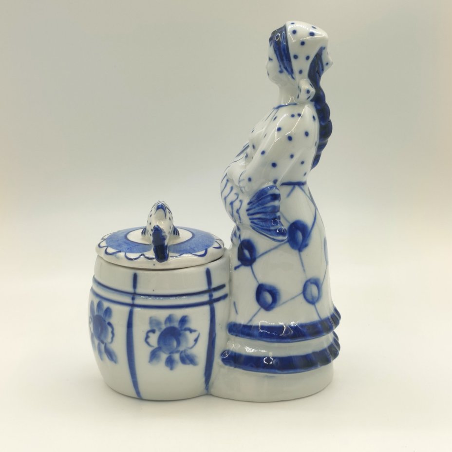 Икорница (солонка) "Рыбачка", автор З. Н. Окулова, фарфор, роспись, Объединение «Гжель», СССР, 1972-1985 гг.