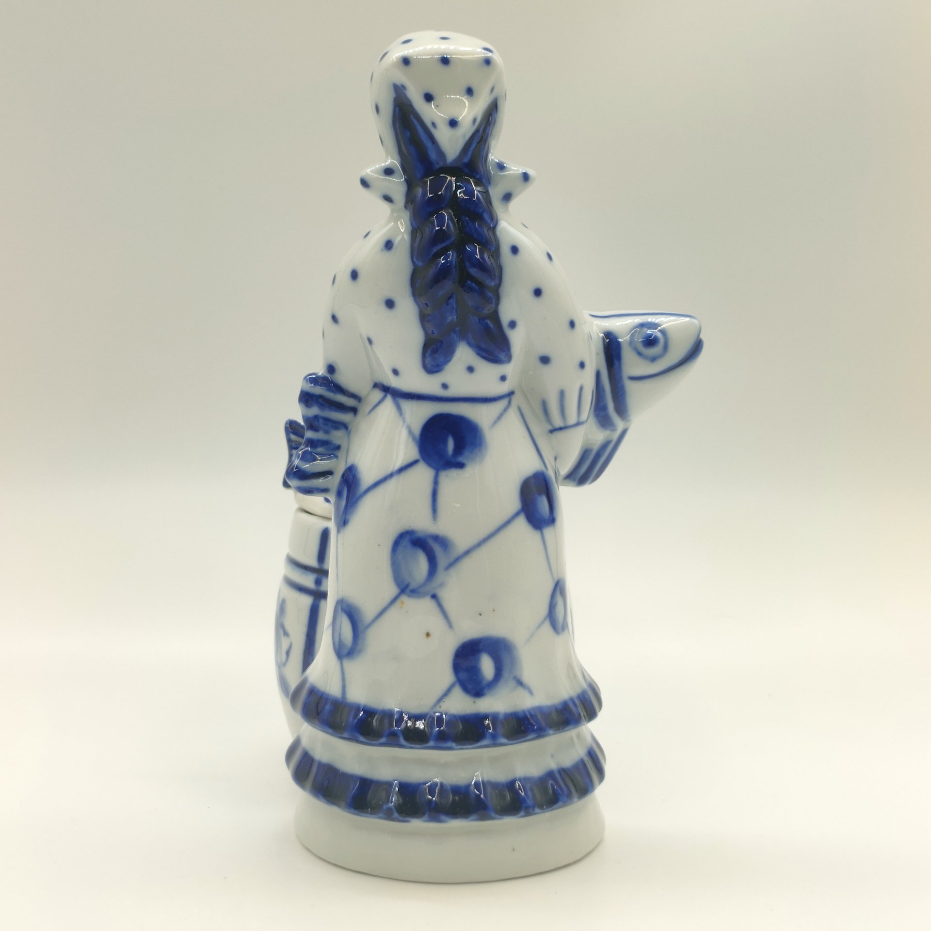 Икорница (солонка) "Рыбачка", автор З. Н. Окулова, фарфор, роспись, Объединение «Гжель», СССР, 1972-1985 гг., Объединение «Гжель»