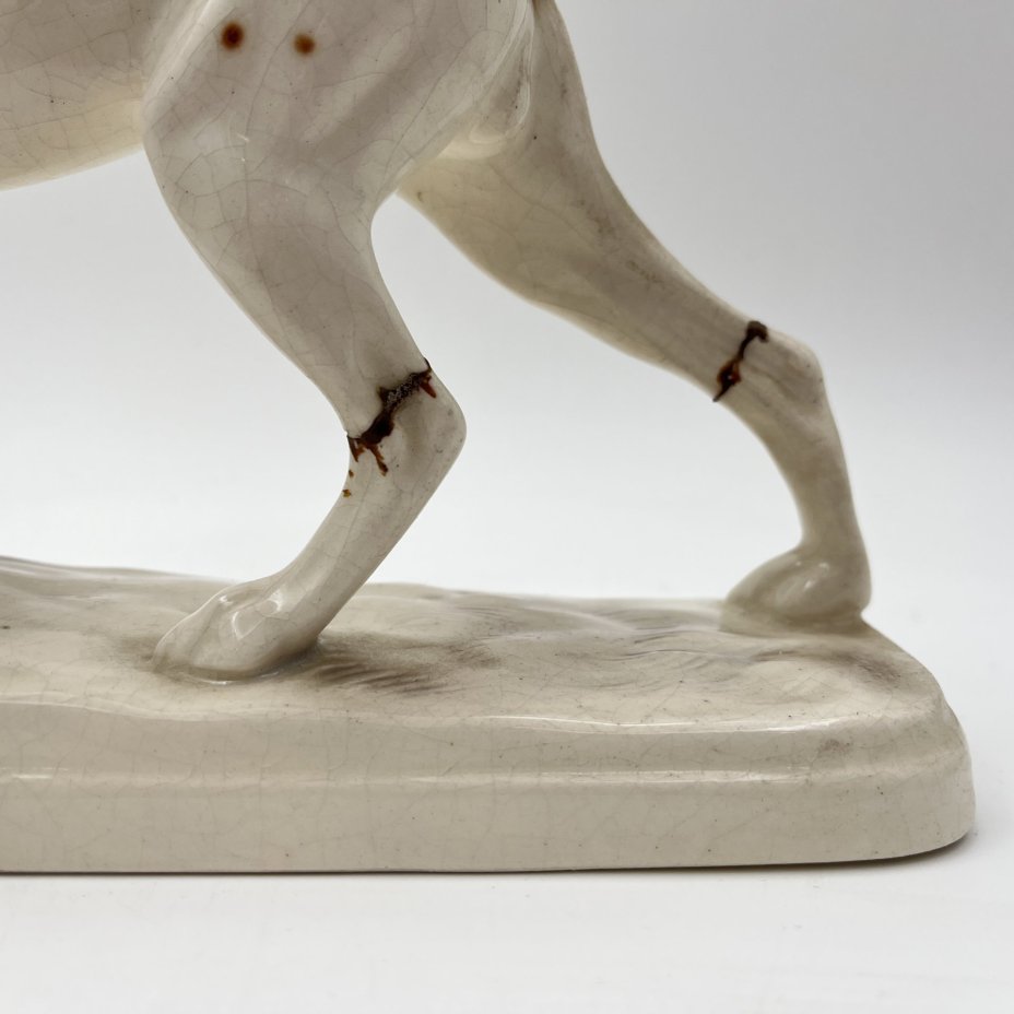 Статуэтка "Гладкошерстный бракк", фаянс, аэрография, Sitzendorf, ГДР, 1950-1972 гг.