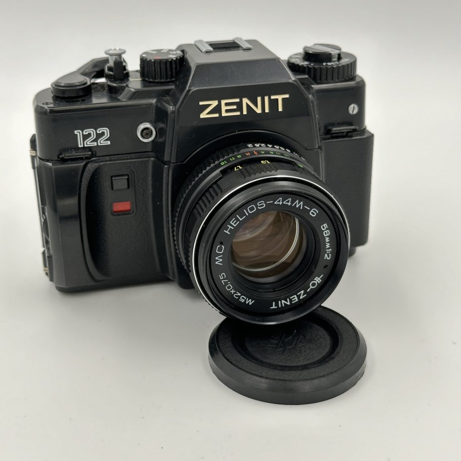 Фотоаппарат "Зенит-122" с объективом "Гелиос-44М-5", в оригинальном кофре, Красногорский механический завод (КМЗ)