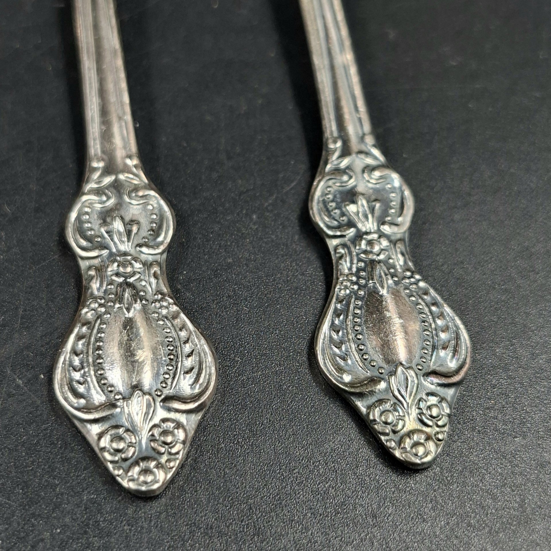 Набор из шести кофейных ложек с растительным декором, мНЦ (медь-никель-цинк), Режевский механический завод (РМ), СССР, 1970-1990 гг.