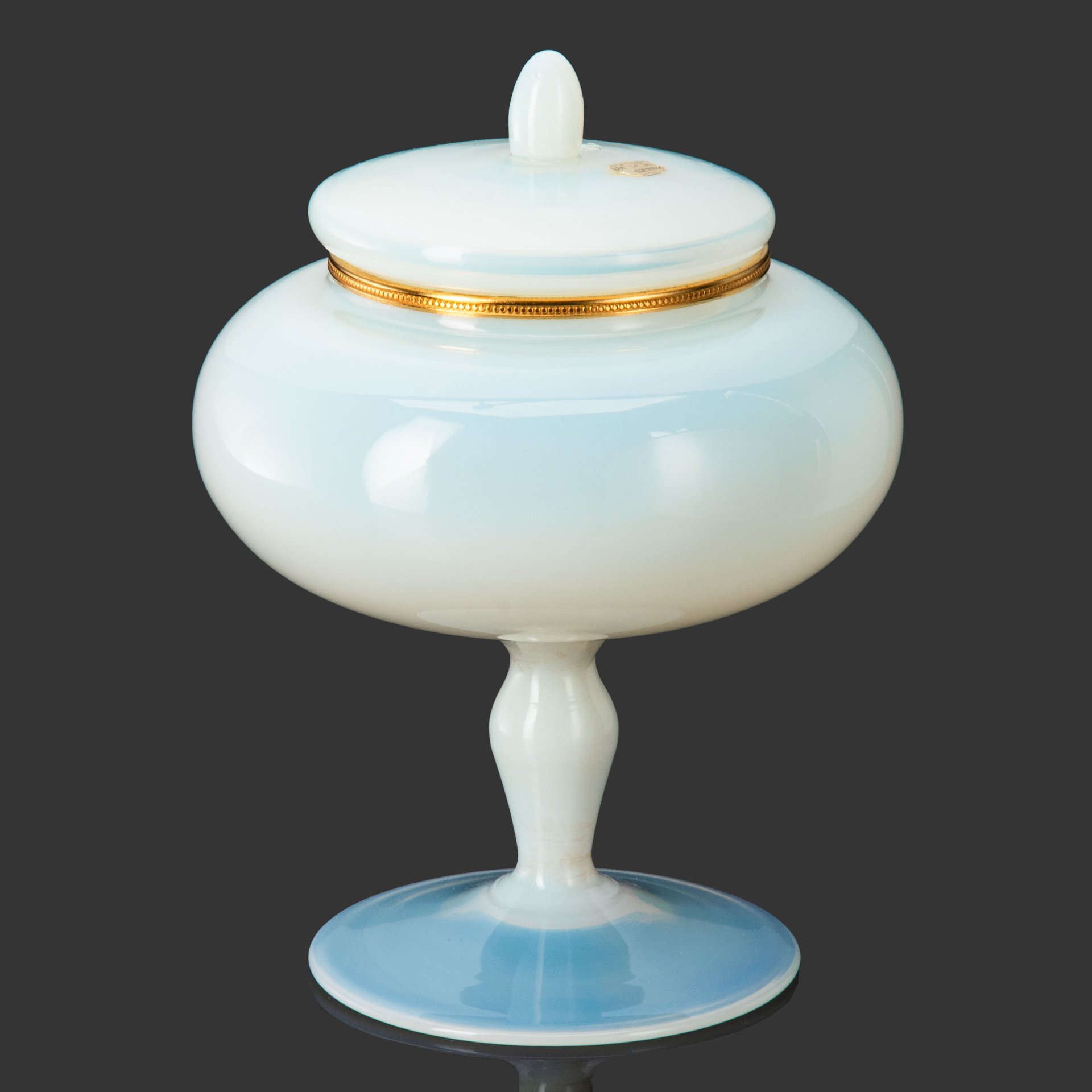 Ваза для десертов (бонбоньерка, конфетница) Empoli Glass Opaline, Тоскана, стекло, опаловое, металл (оплетка), золочение, Италия, 1950-1960 гг.