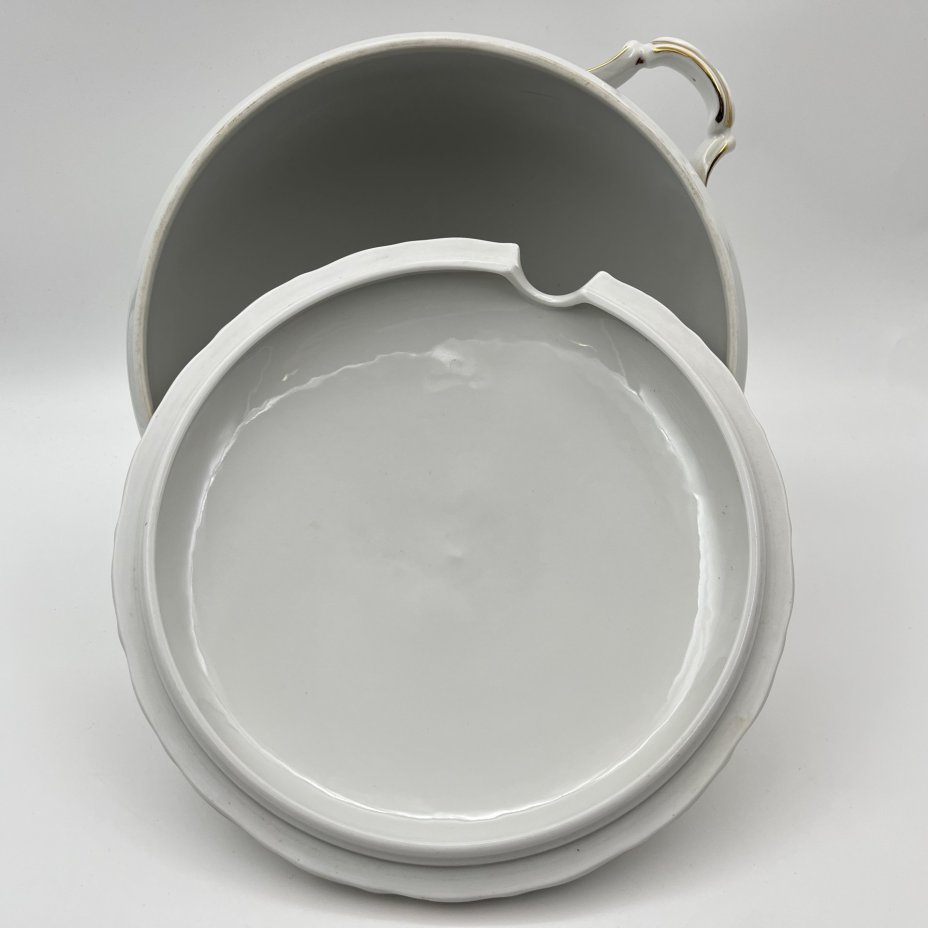 Супница, украшенная изображением розы, фарфор, деколь, золочение, Kahla, ГДР, 1968-1987 гг.