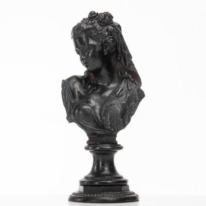 Бюст "Весна" (по модели 1860 г. французского скульптора Альберта -Эрнеста Каррье-Беллёза), чугун, литье, Каслинский чугунолитейный завод (Касли)