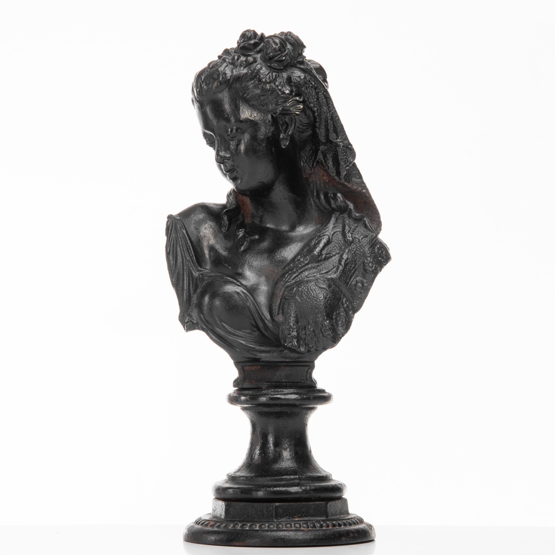 Бюст "Весна" (по модели 1860 г. французского скульптора Альберта -Эрнеста Каррье-Беллёза), чугун, литье, Каслинский чугунолитейный завод (Касли), Российская Федерация, 1996-2004 гг., Каслинский чугунолитейный завод (Касли)