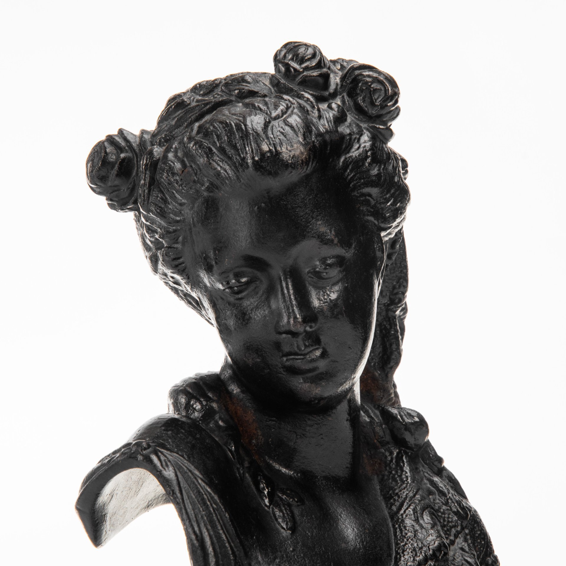 Бюст "Весна" (по модели 1860 г. французского скульптора Альберта -Эрнеста Каррье-Беллёза), чугун, литье, Каслинский чугунолитейный завод (Касли), Российская Федерация, 1996-2004 гг., Каслинский чугунолитейный завод (Касли)