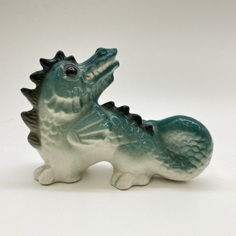 Статуэтка "Дракон", скульптор Т. С. Линчевская, фарфор, Ленинградский фарфоровый завод (ЛФЗ), СССР, 1970-1992 гг.