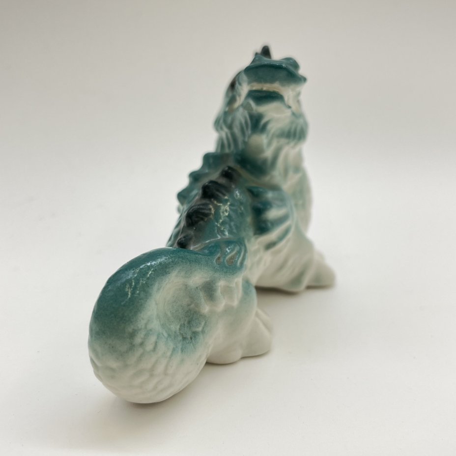 Статуэтка "Дракон", скульптор Т. С. Линчевская, фарфор, Ленинградский фарфоровый завод (ЛФЗ), СССР, 1970-1992 гг.