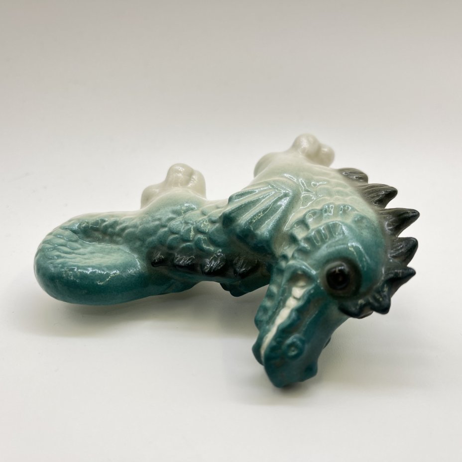 Статуэтка "Дракон", скульптор Т. С. Линчевская, фарфор, Ленинградский фарфоровый завод (ЛФЗ), СССР, 1970-1992 гг.