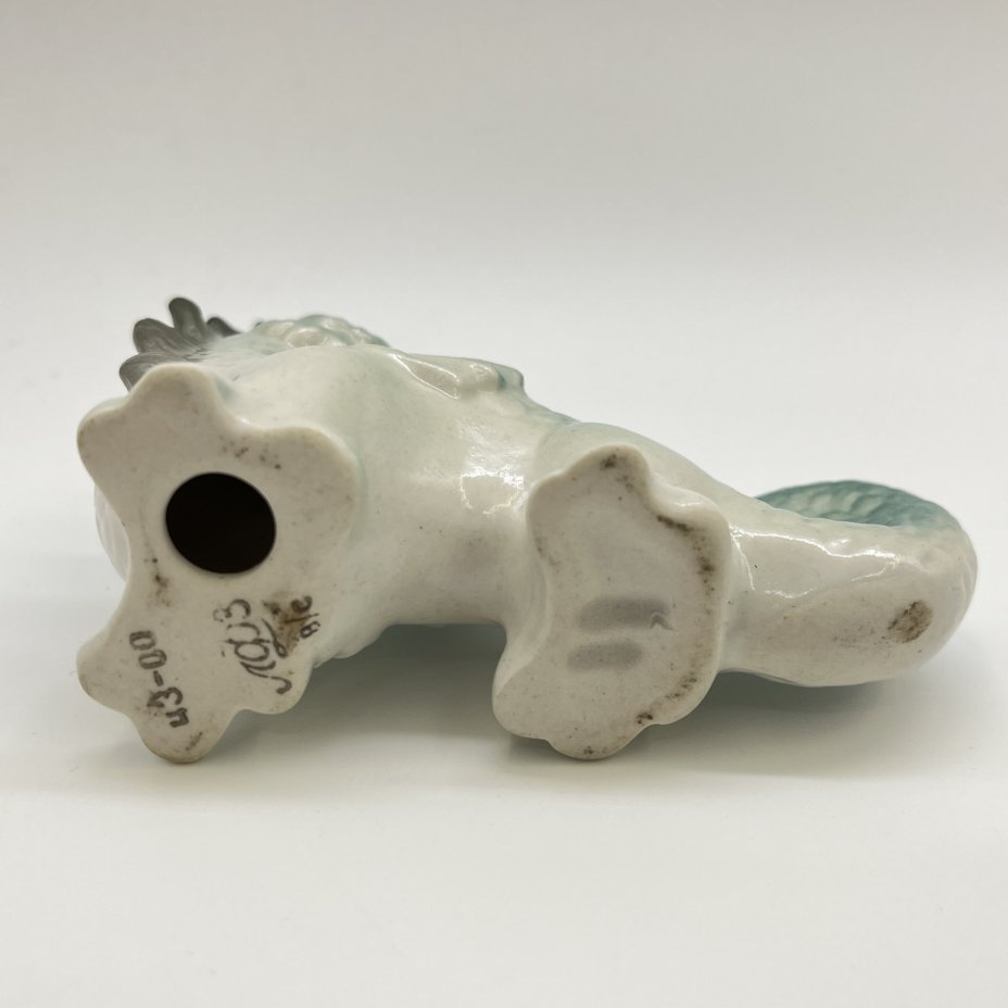 Статуэтка "Дракон", скульптор Т. С. Линчевская, фарфор, Ленинградский фарфоровый завод (ЛФЗ), СССР, 1970-1992 гг.