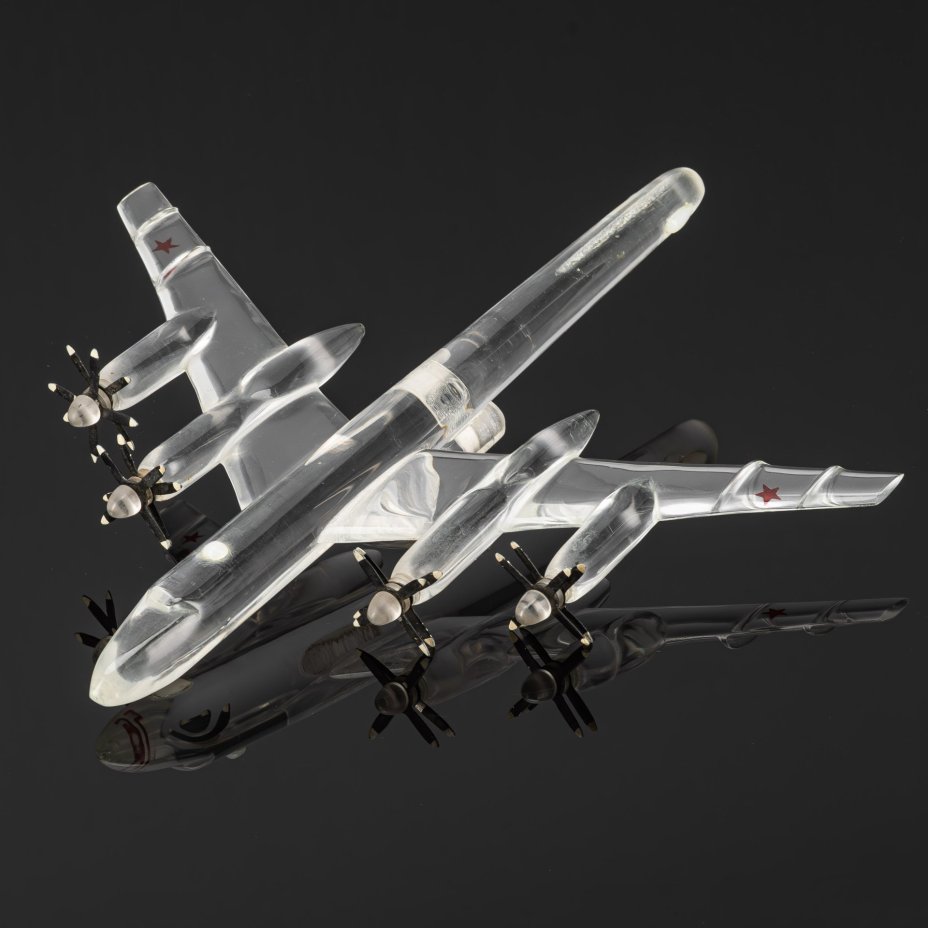 [Редкость] Модель самолета "Ту-95" с дарственным шильдиком “Командиру и товарищу памятных 1956-60 годов полковнику Павлову Юрию Петровичу / 6/4 10231”