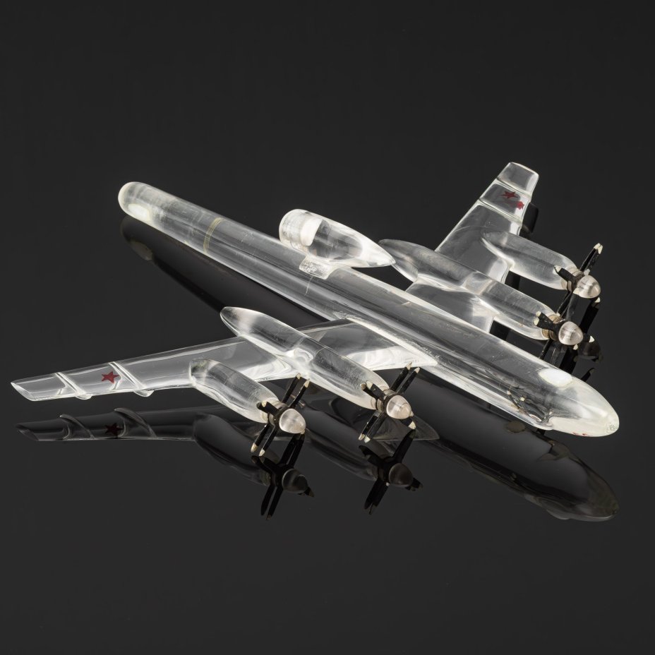 [Редкость] Модель самолета "Ту-95" с дарственным шильдиком “Командиру и товарищу памятных 1956-60 годов полковнику Павлову Юрию Петровичу / 6/4 10231”