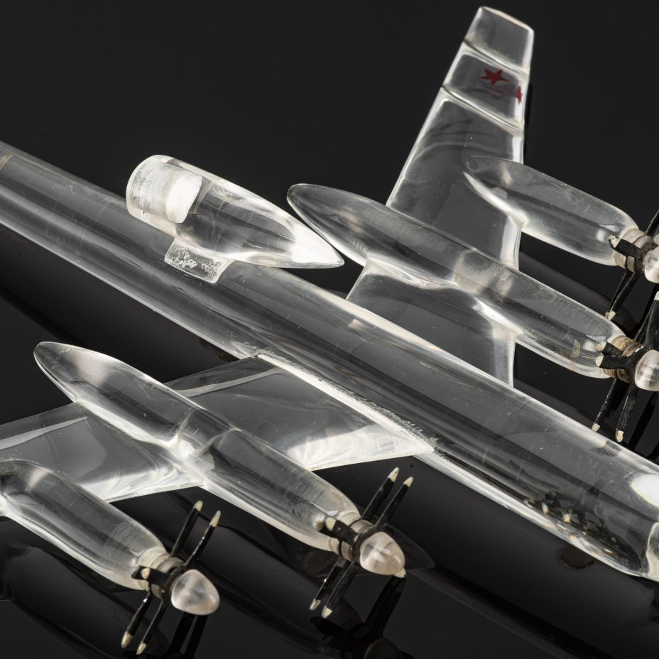 [Редкость] Модель самолета "Ту-95" с дарственным шильдиком “Командиру и товарищу памятных 1956-60 годов полковнику Павлову Юрию Петровичу / 6/4 10231”