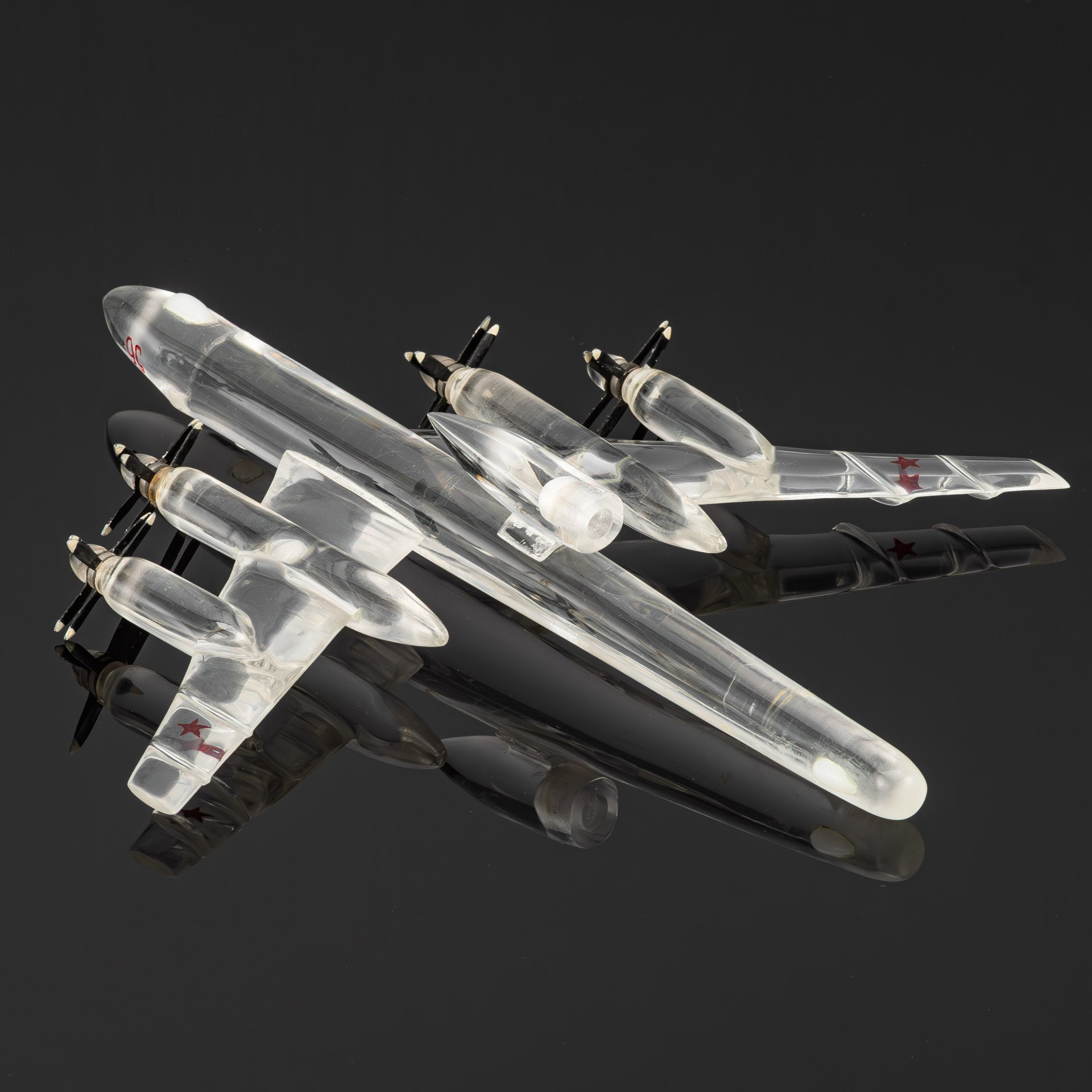 [Редкость] Модель самолета "Ту-95" с дарственным шильдиком “Командиру и товарищу памятных 1956-60 годов полковнику Павлову Юрию Петровичу / 6/4 10231”