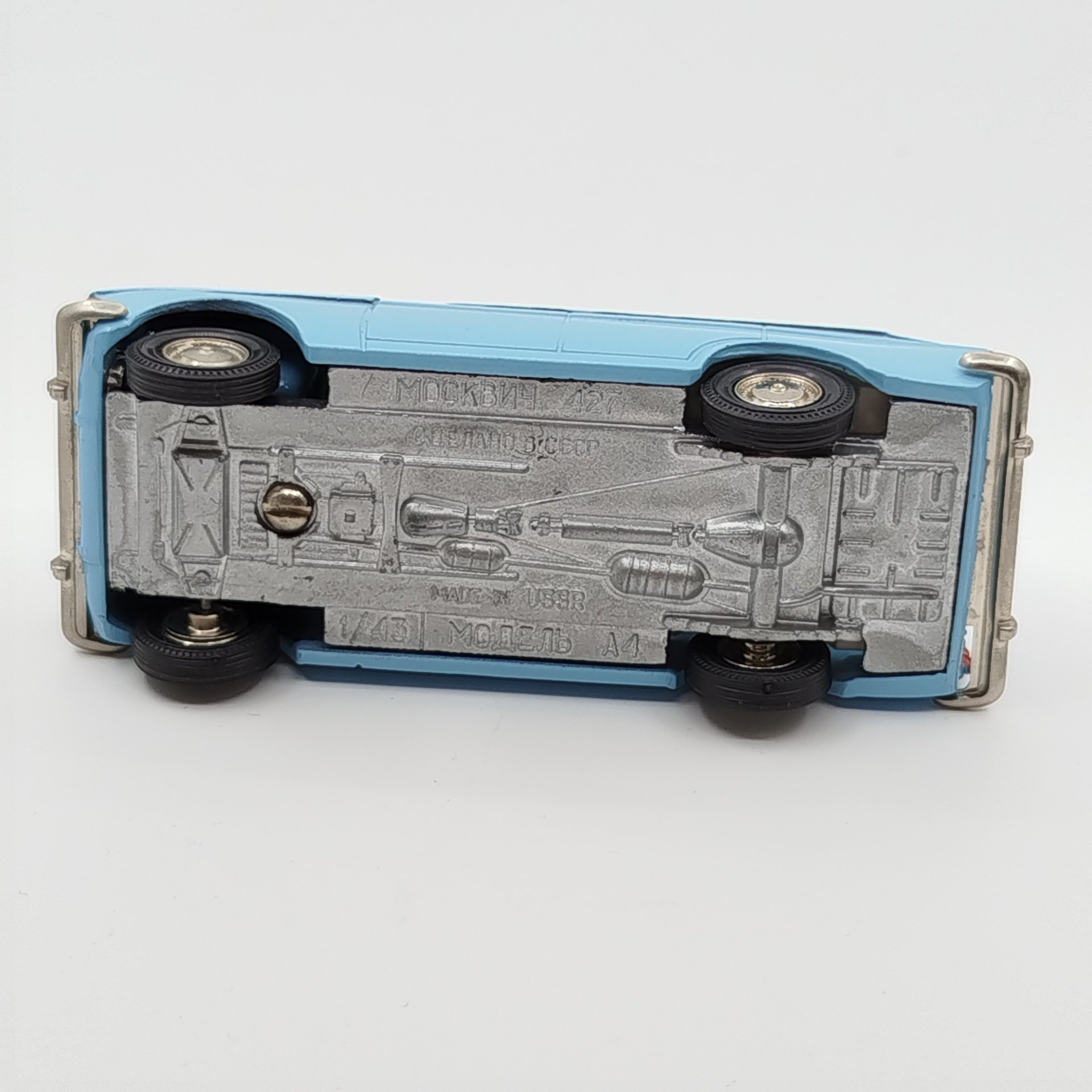 Масштабная модель автомобиля  "Москвич 427" в голубом цвете, 1:43, модель А4 — фото 9