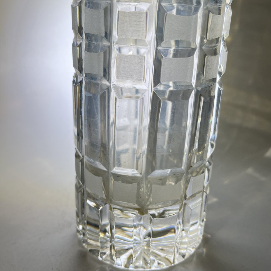 Ваза для цветов "Бисер" с резным геометрическим декором