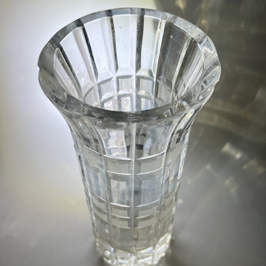 Ваза для цветов "Бисер" с резным геометрическим декором