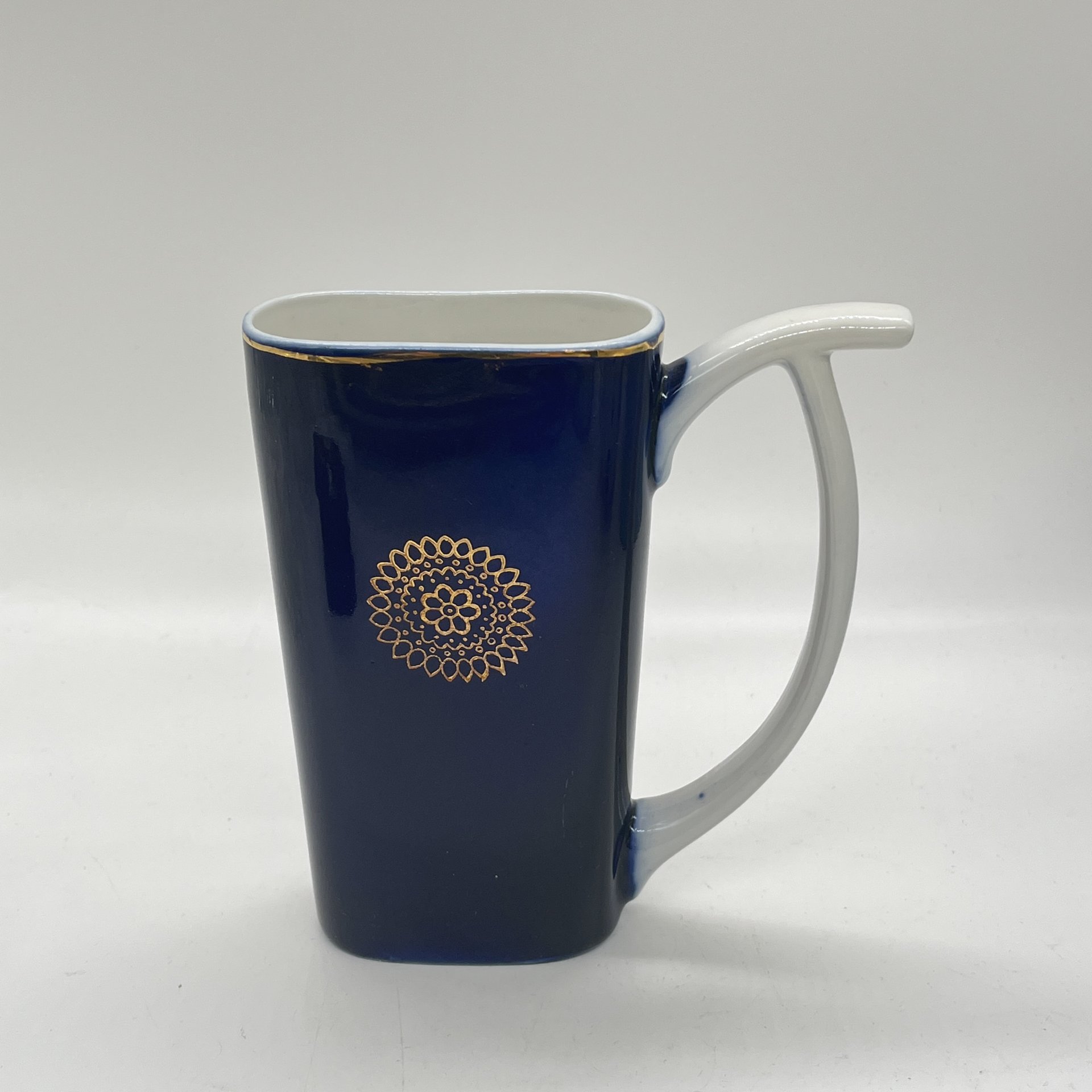 Поильник с цветочным декором, фарфор, крытье, золочение, кобальт, Городницкий фарфоровый завод, СССР, 1970-2000 гг.