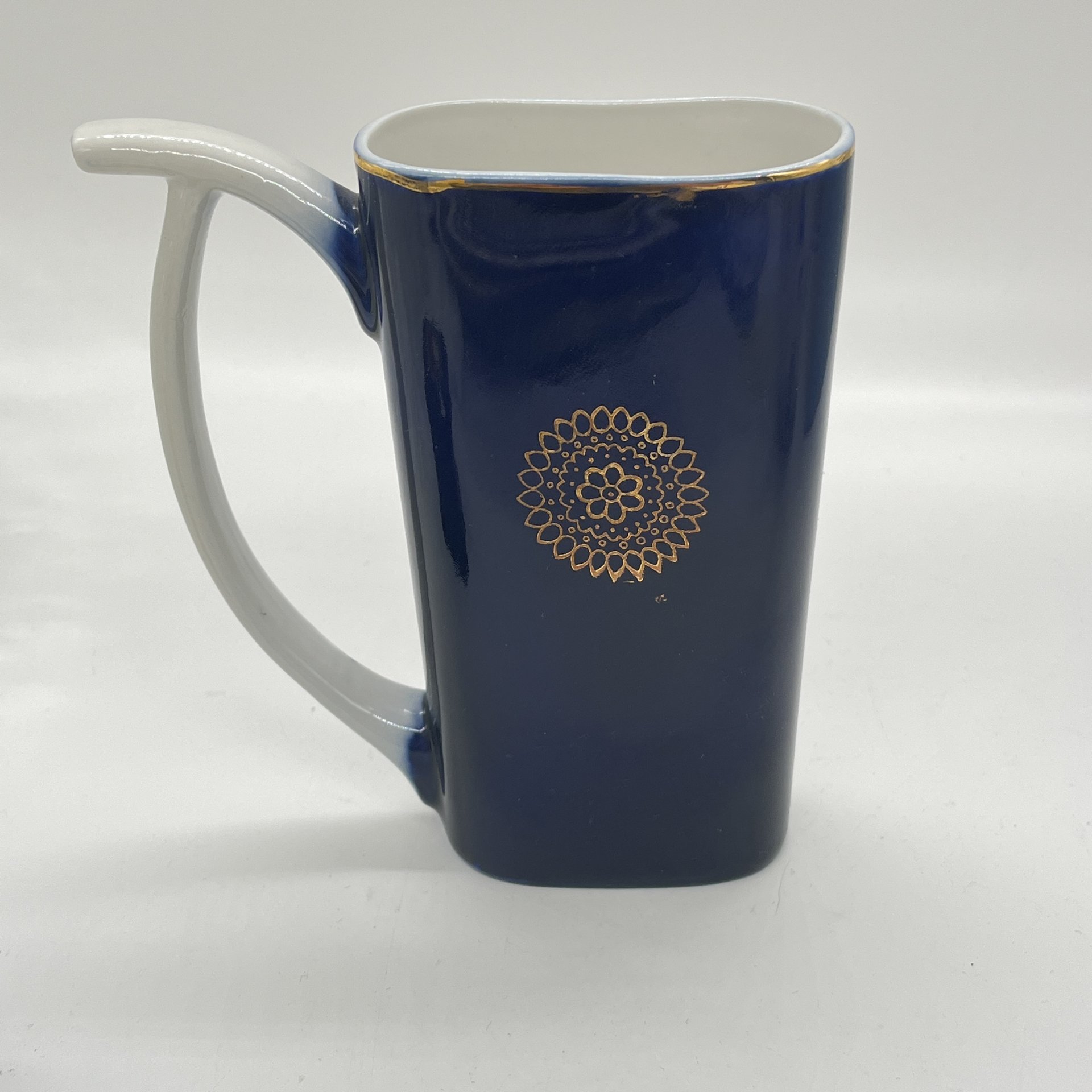 Поильник с цветочным декором, фарфор, крытье, золочение, кобальт, Городницкий фарфоровый завод, СССР, 1970-2000 гг.