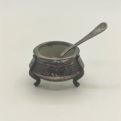 Солонка с ложкой, мНЦ (медь-никель-цинк), стекло, Мстерская художественная фабрика  «Ювелир», СССР, 1960-1980 гг., Мстерская художественная фабрика  «Ювелир»