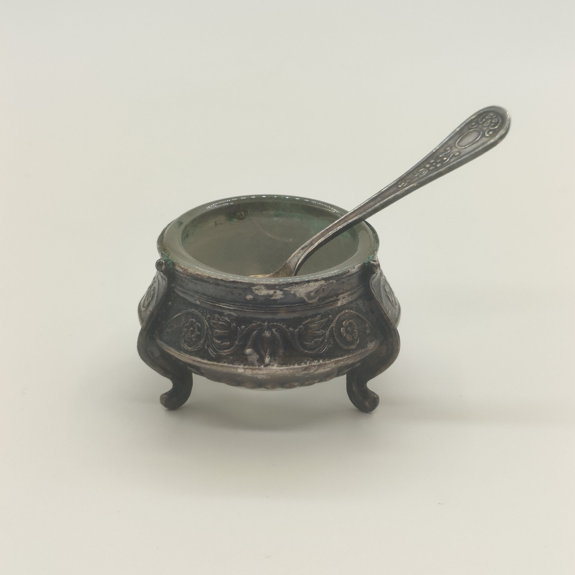 Солонка с ложкой, мНЦ (медь-никель-цинк), стекло, Мстерская художественная фабрика  «Ювелир», СССР, 1960-1980 гг., Мстерская художественная фабрика  «Ювелир»