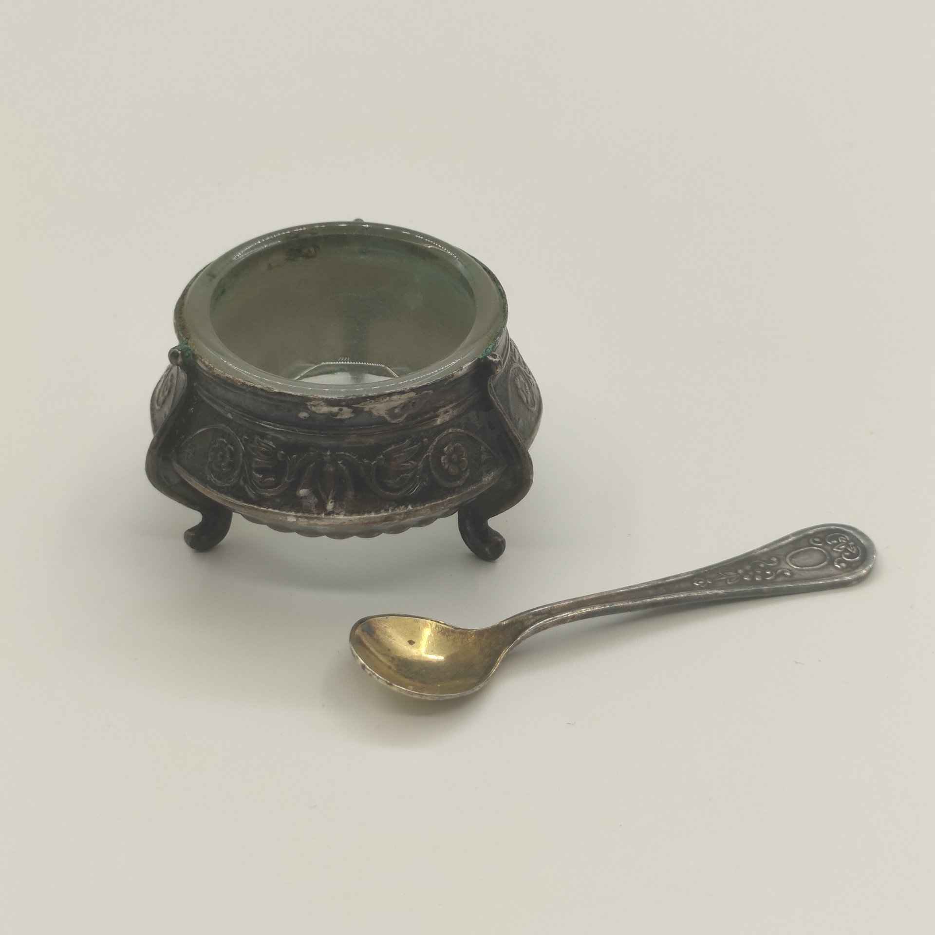 Солонка с ложкой, мНЦ (медь-никель-цинк), стекло, Мстерская художественная фабрика  «Ювелир», СССР, 1960-1980 гг., Мстерская художественная фабрика  «Ювелир»