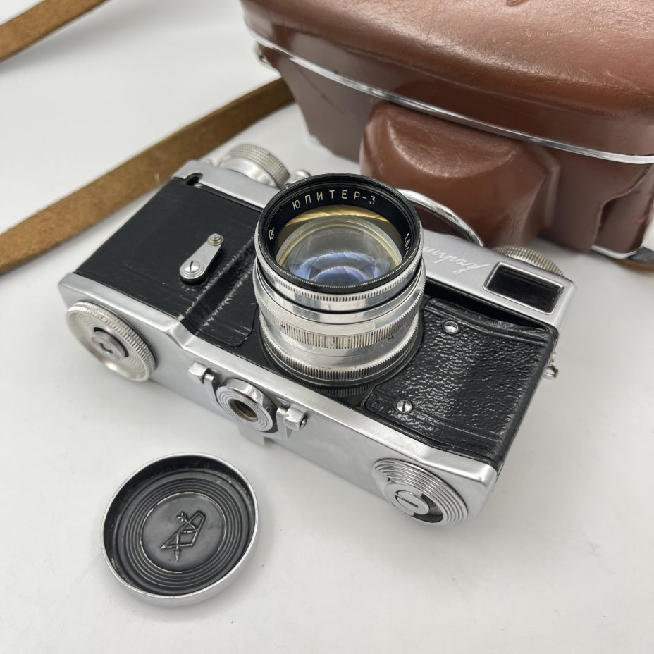 Фотоаппарат плёночный "Ленинград" с объективом "Юпитер-3" в оригинальном кофре, металл, пластик, стекло, кожа, ЛОМО (Ленинградское оптико-механическое объединение), СССР, 1956-1966 гг.